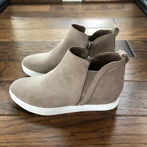 Blondo Georgette Waterproof Hidden Wedge Sneaker